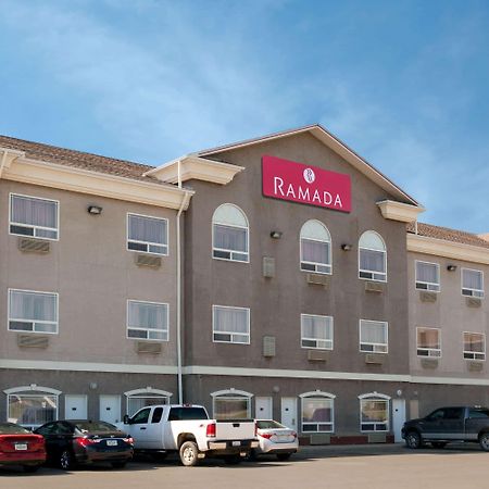 Ramada By Wyndham Weyburn Hotel Buitenkant foto