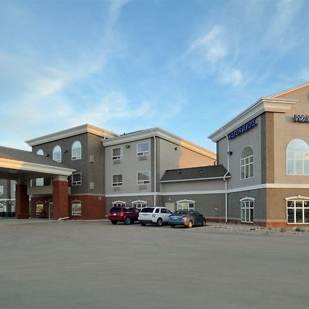 Ramada By Wyndham Weyburn Hotel Buitenkant foto