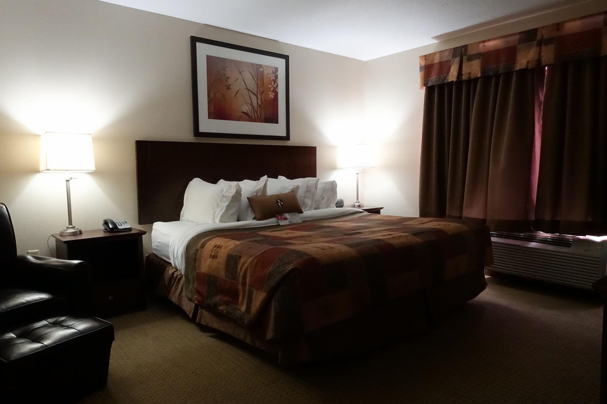 Ramada By Wyndham Weyburn Hotel Buitenkant foto