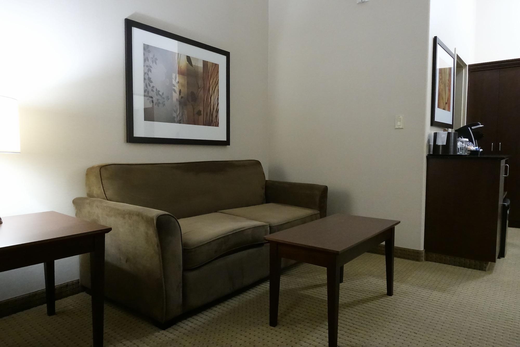 Ramada By Wyndham Weyburn Hotel Buitenkant foto