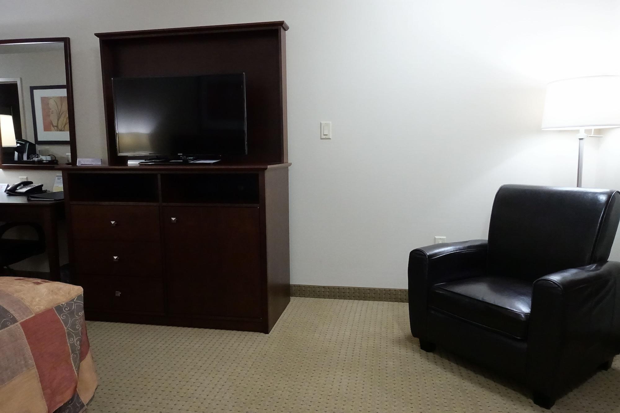 Ramada By Wyndham Weyburn Hotel Buitenkant foto
