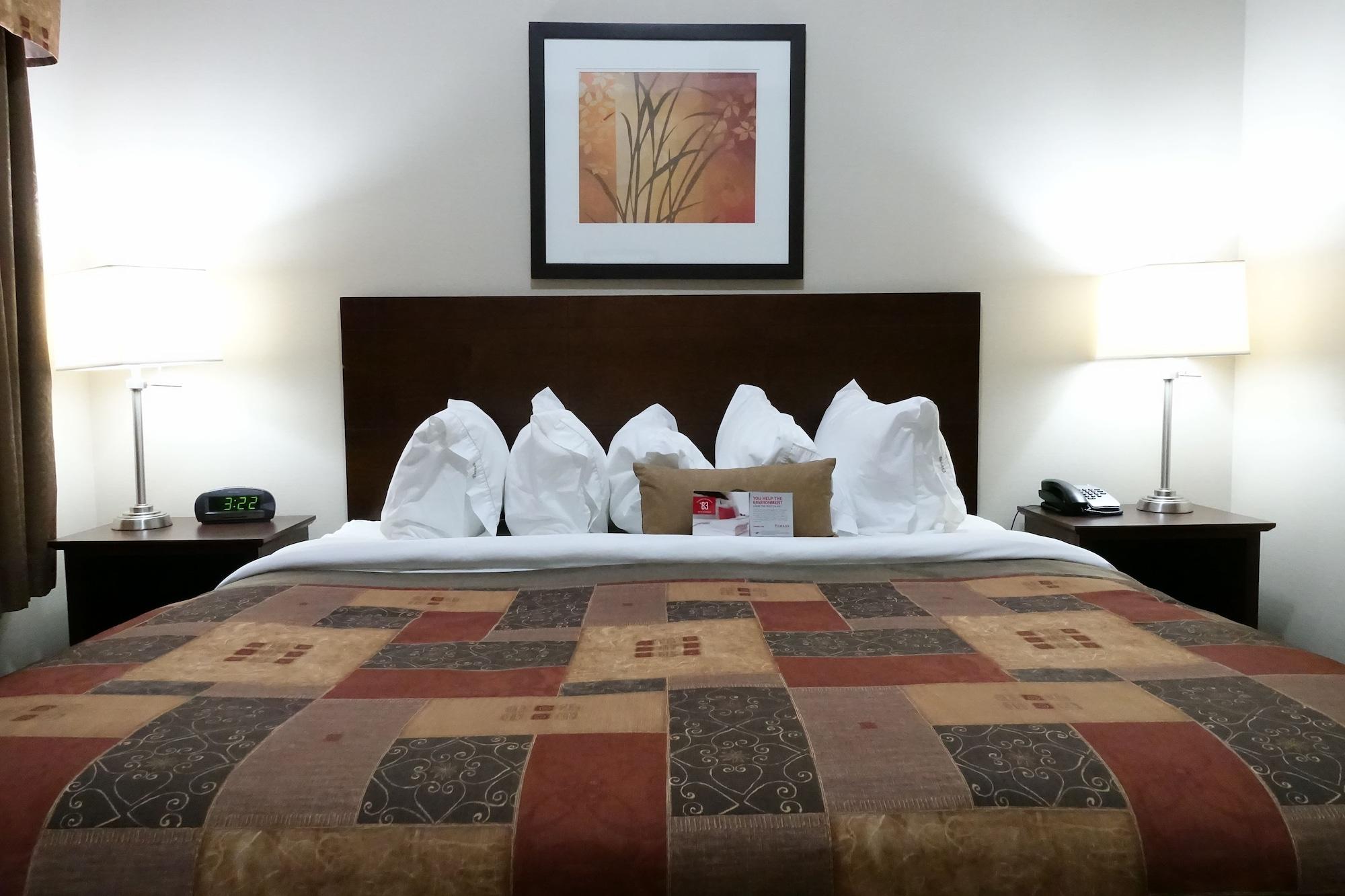 Ramada By Wyndham Weyburn Hotel Buitenkant foto