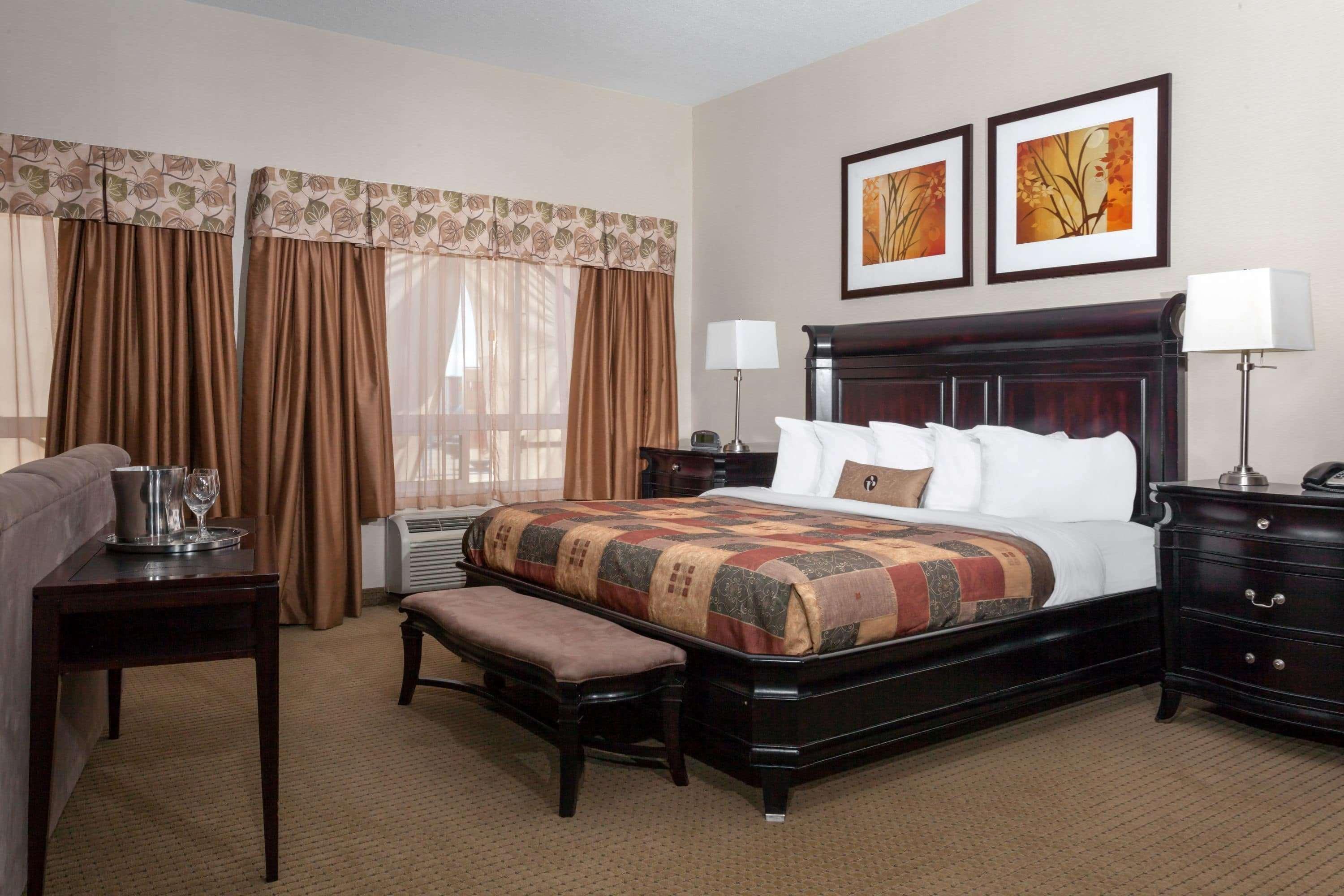 Ramada By Wyndham Weyburn Hotel Buitenkant foto