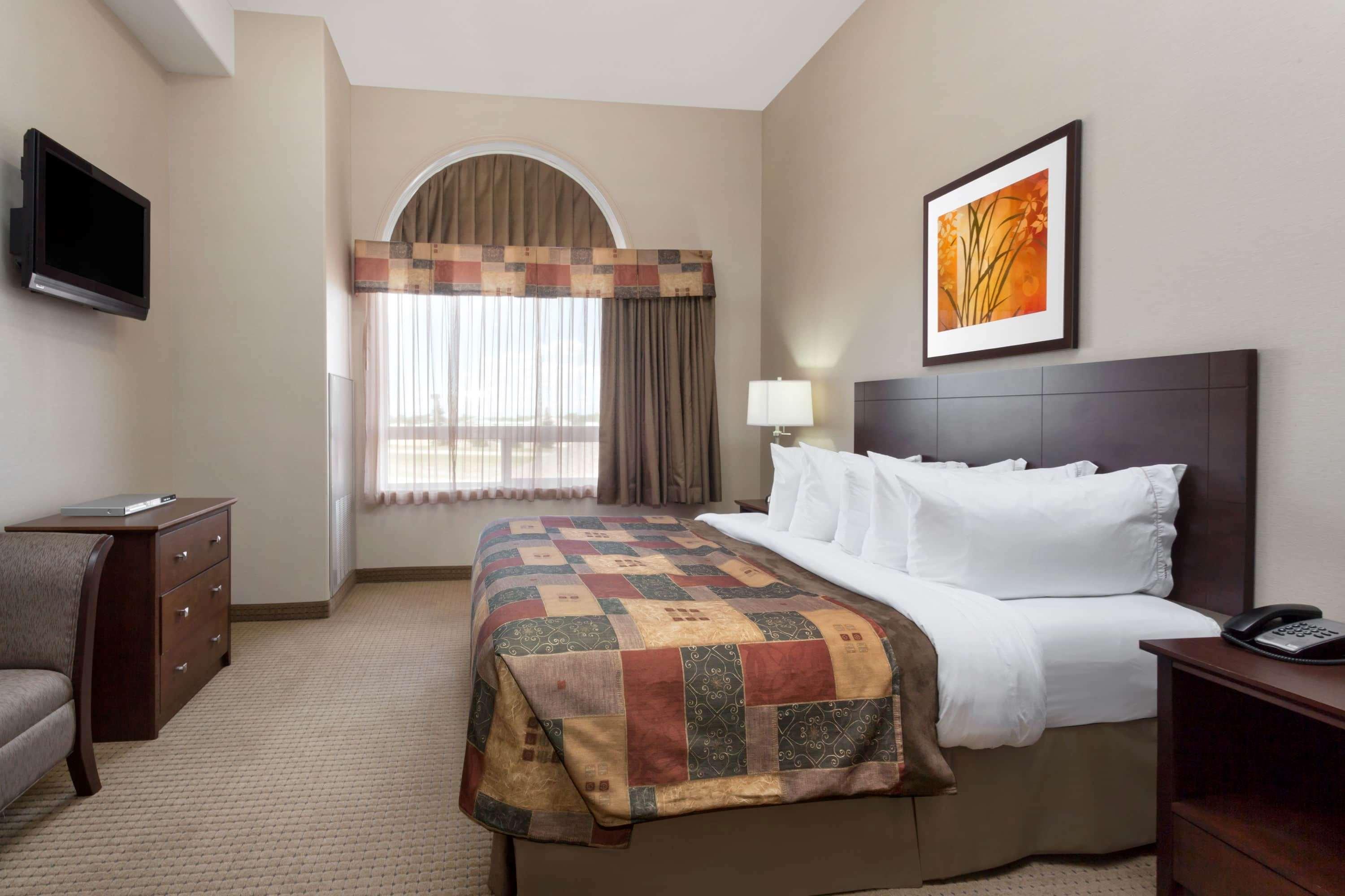 Ramada By Wyndham Weyburn Hotel Buitenkant foto