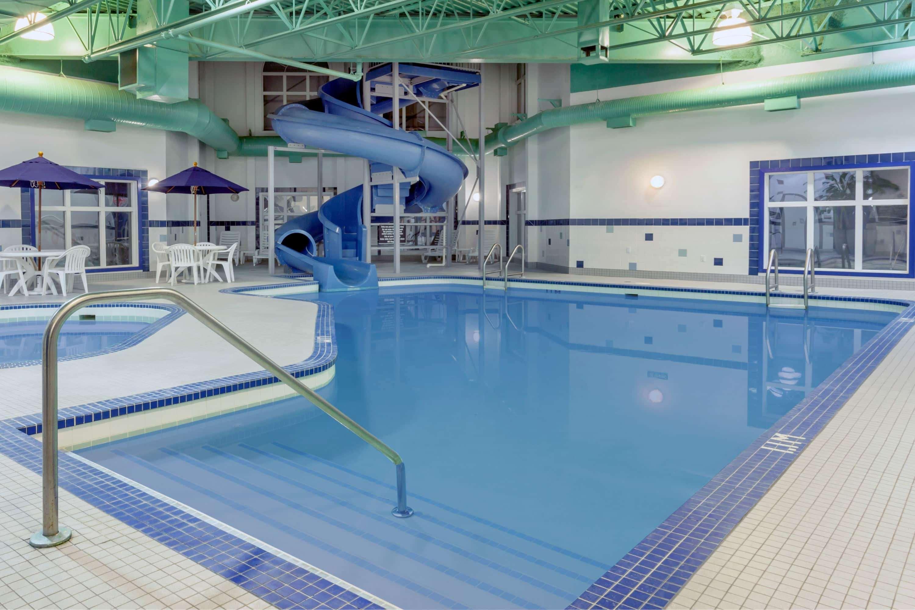 Ramada By Wyndham Weyburn Hotel Buitenkant foto
