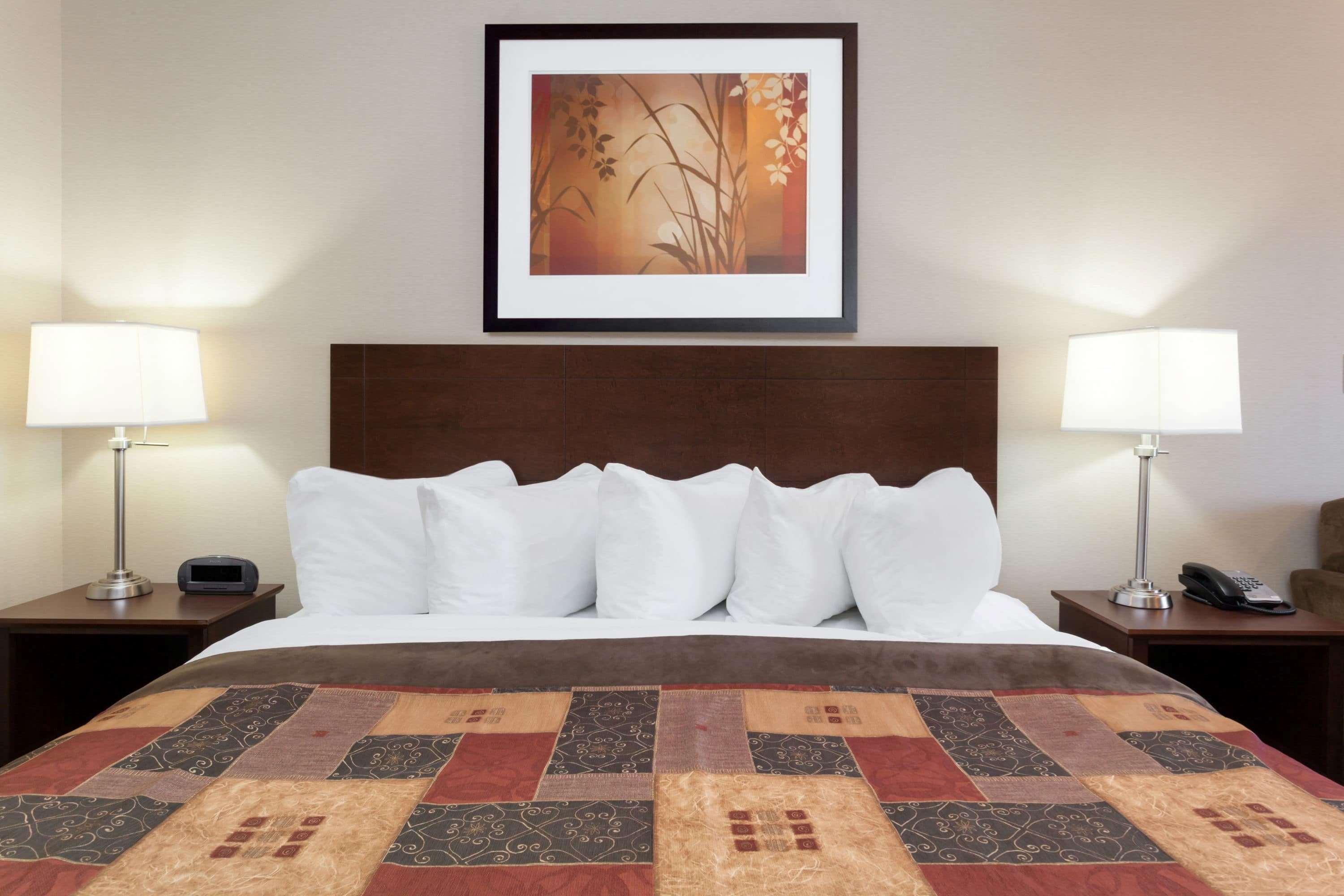 Ramada By Wyndham Weyburn Hotel Buitenkant foto