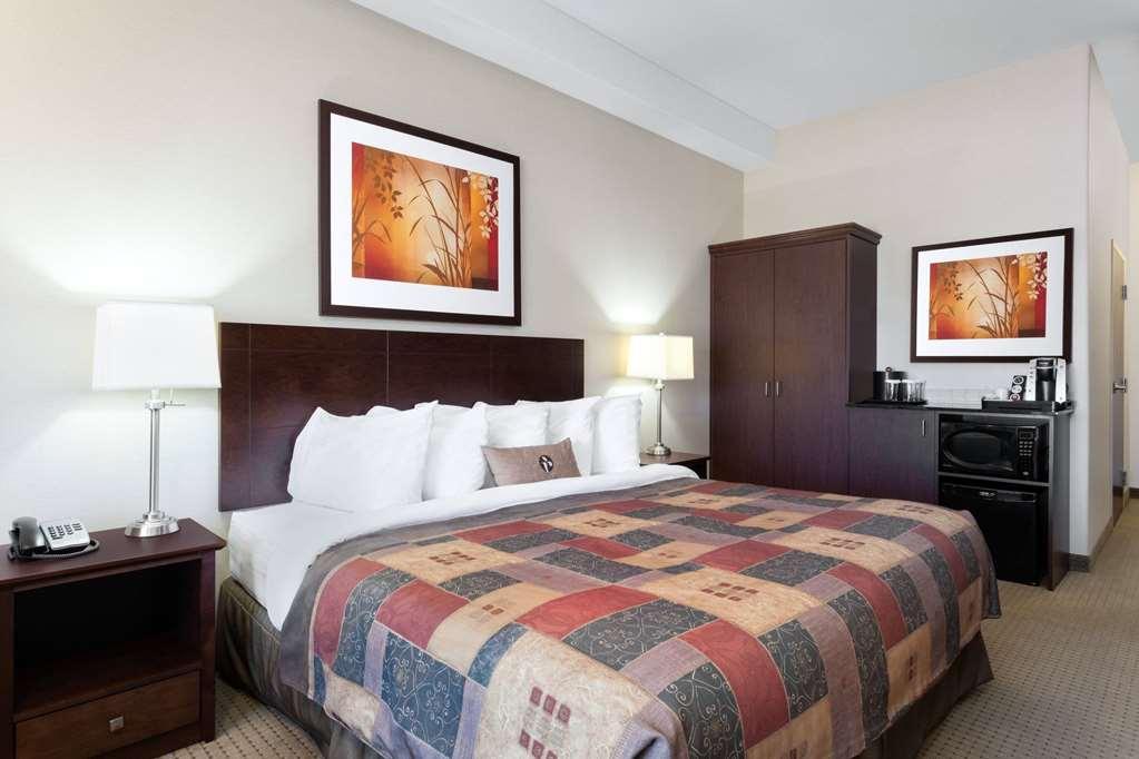Ramada By Wyndham Weyburn Hotel Kamer foto
