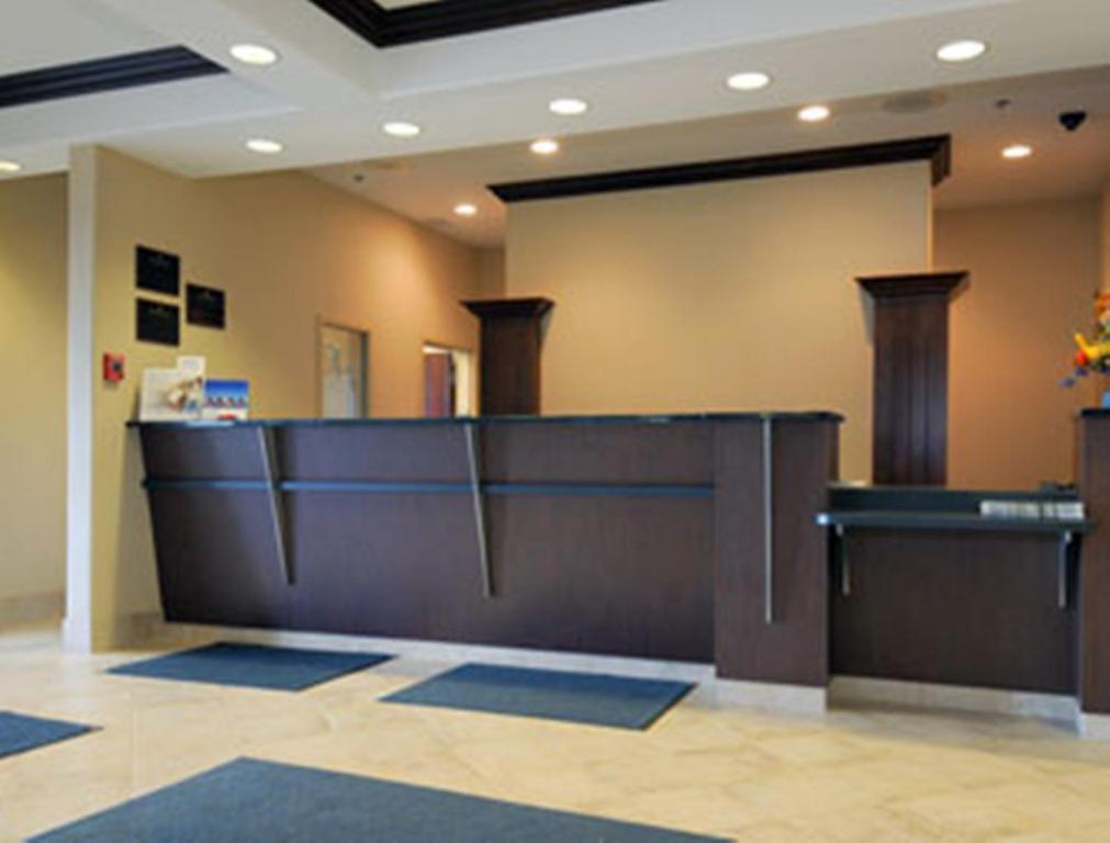 Ramada By Wyndham Weyburn Hotel Interieur foto
