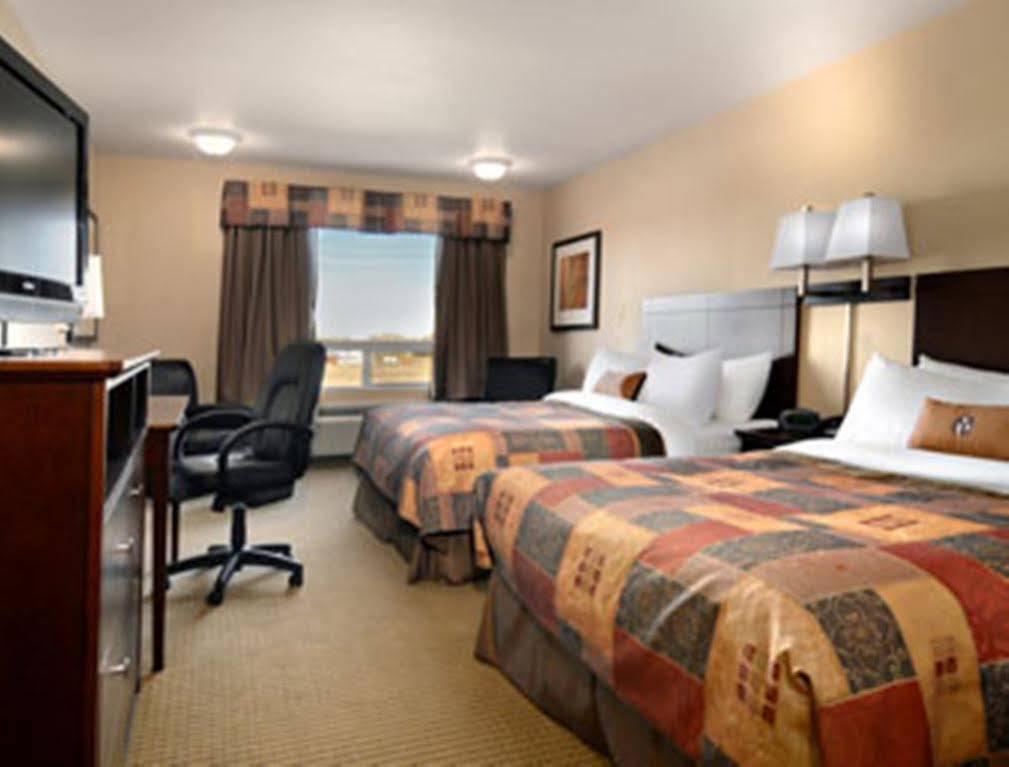 Ramada By Wyndham Weyburn Hotel Kamer foto