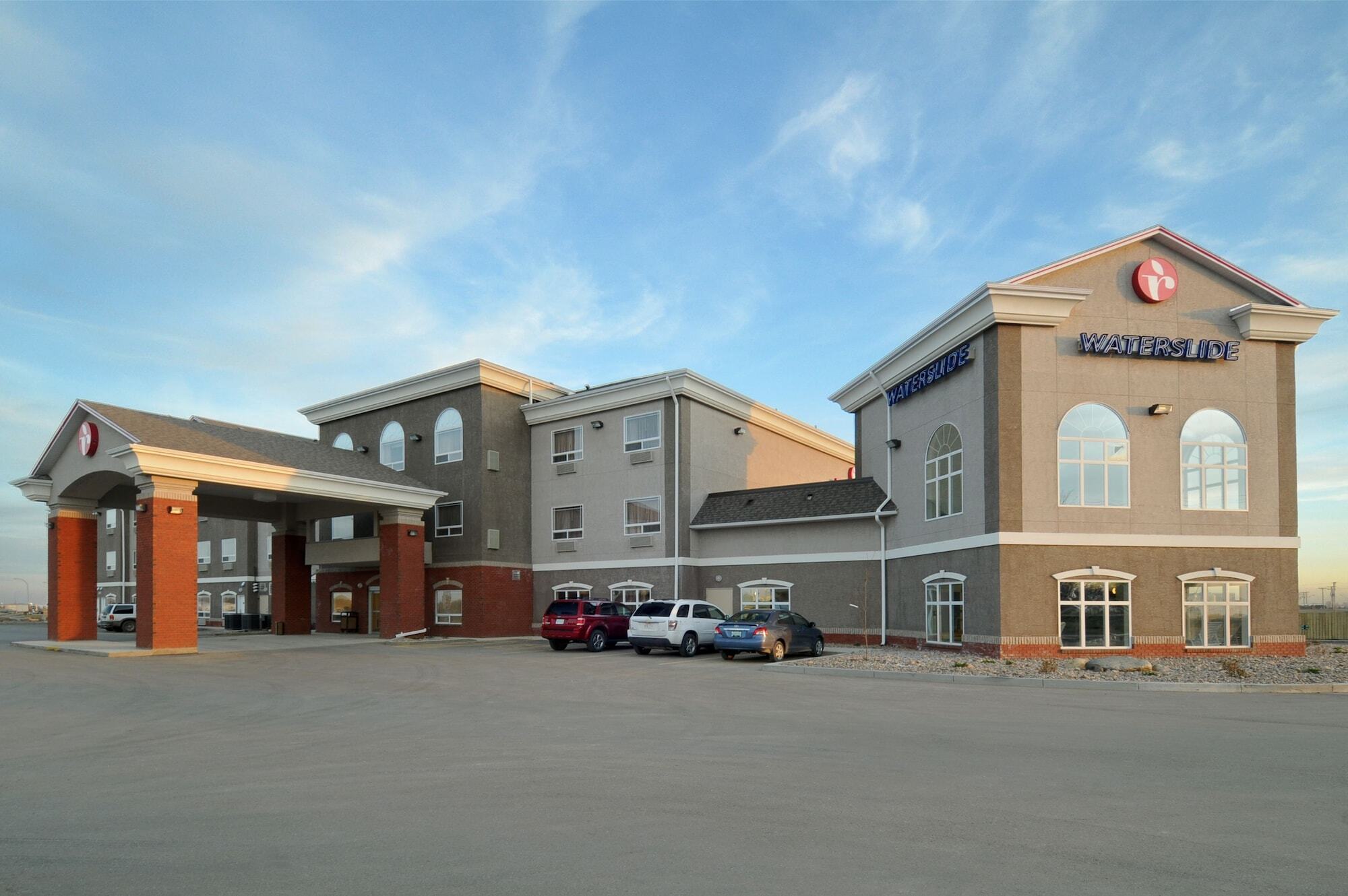 Ramada By Wyndham Weyburn Hotel Buitenkant foto