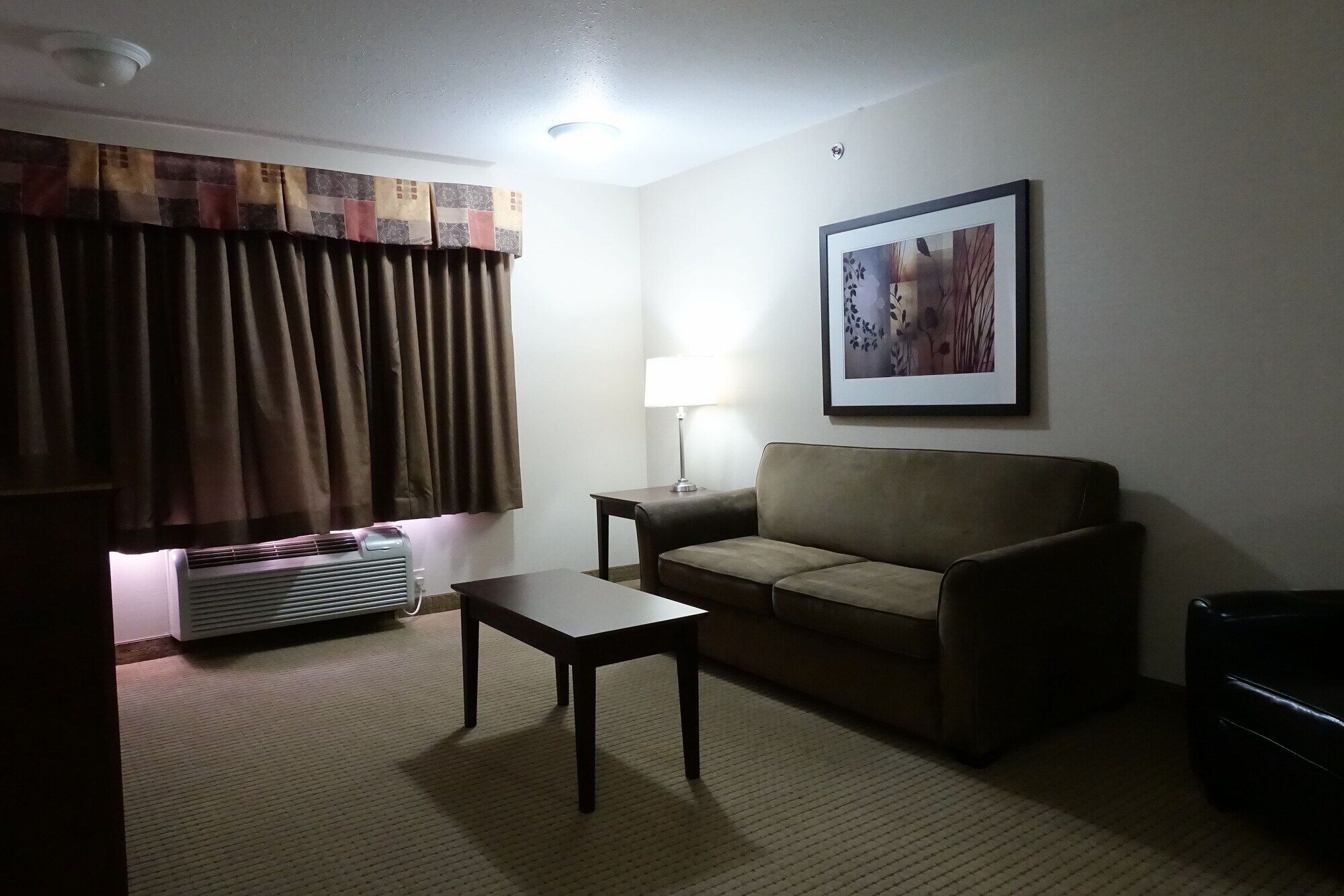 Ramada By Wyndham Weyburn Hotel Buitenkant foto