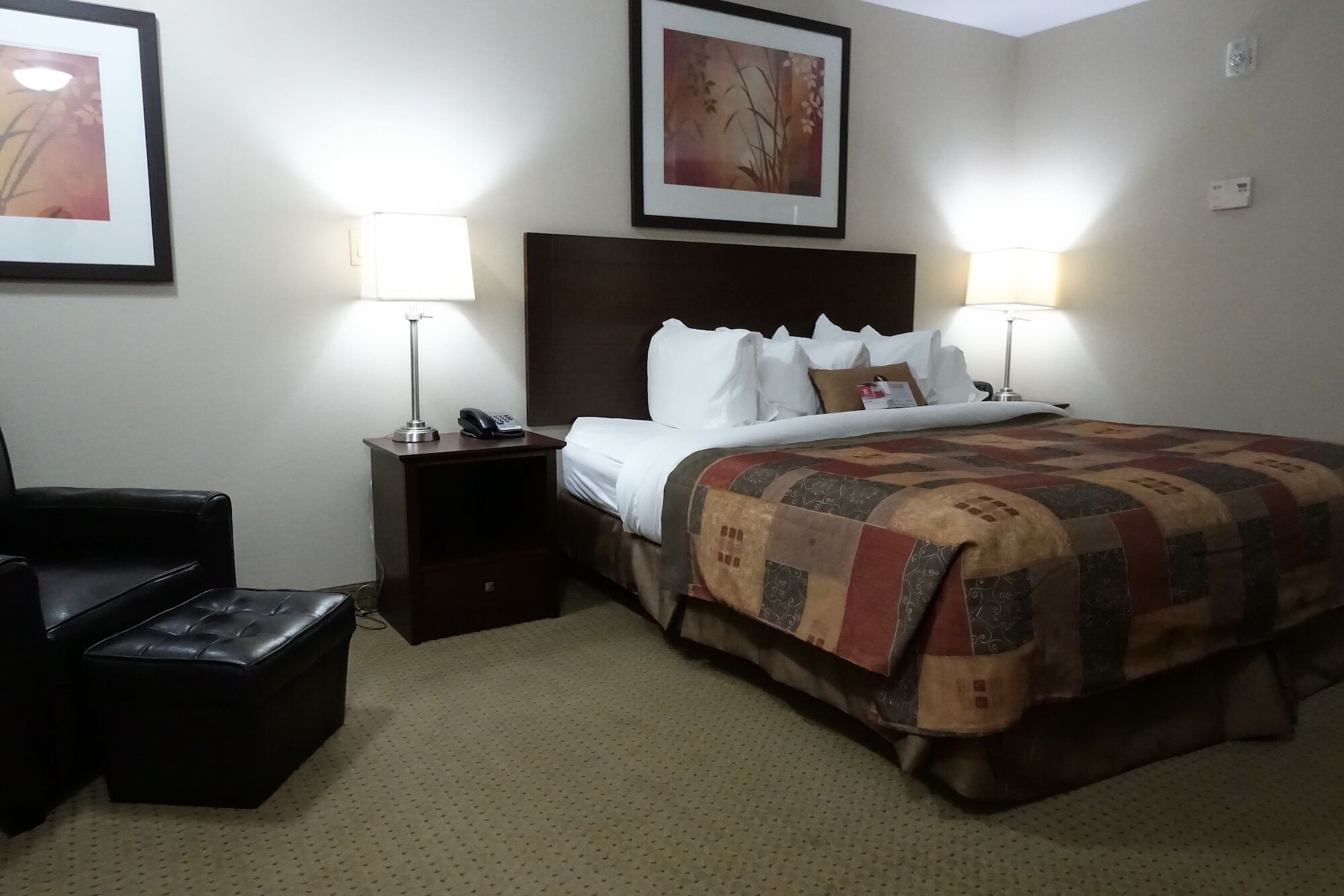 Ramada By Wyndham Weyburn Hotel Buitenkant foto