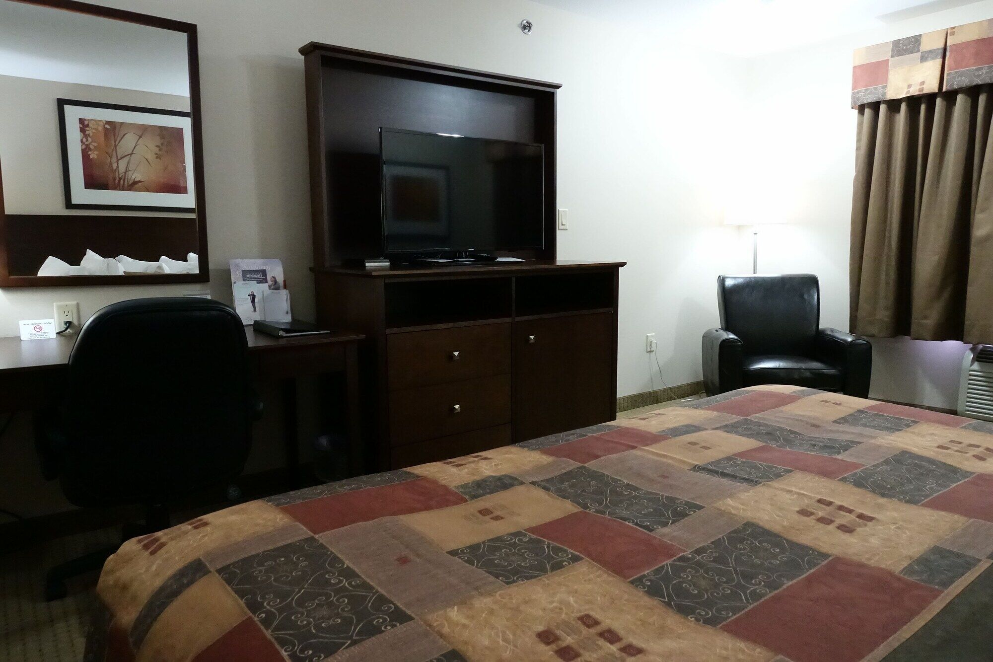 Ramada By Wyndham Weyburn Hotel Buitenkant foto