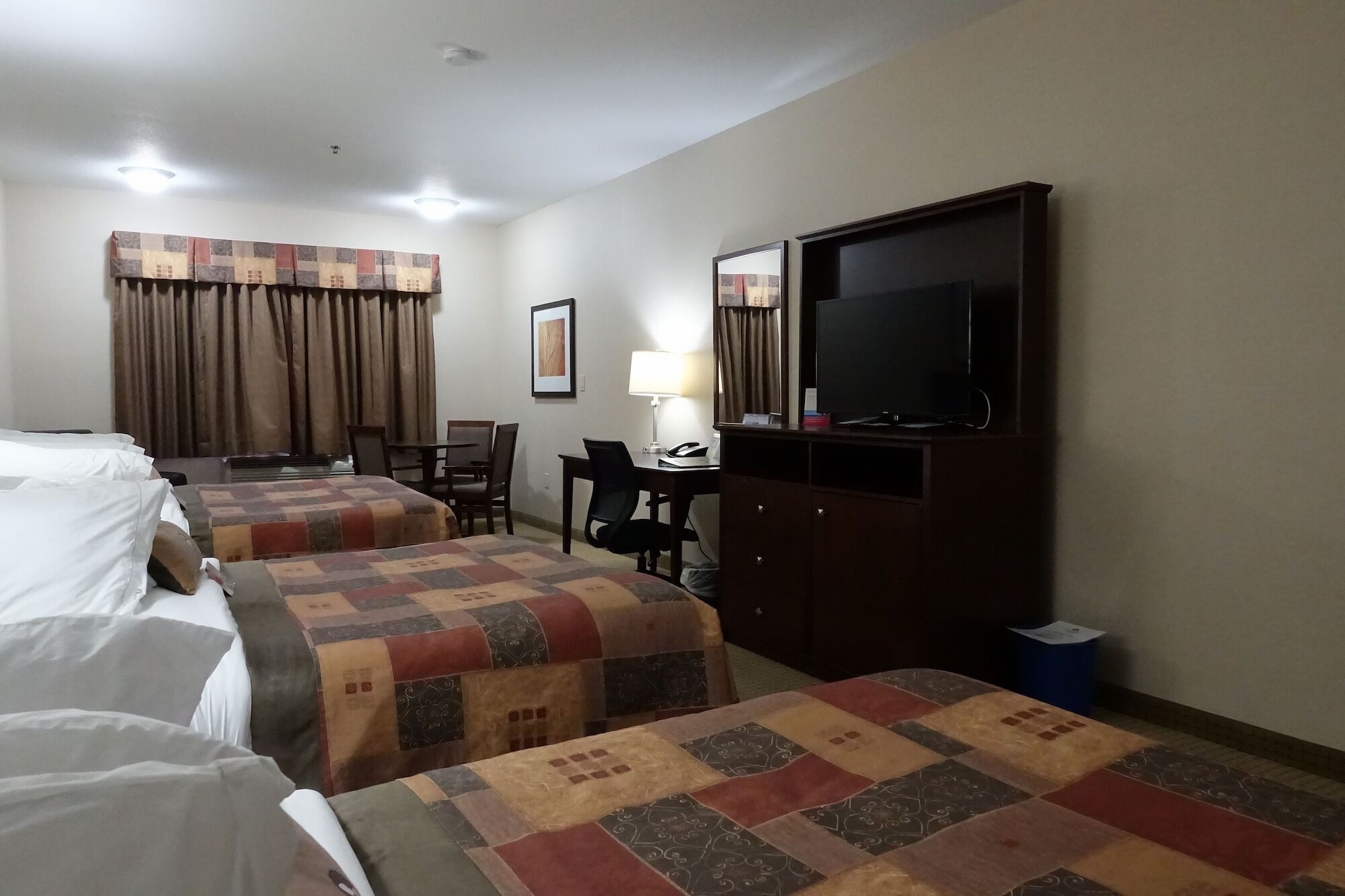 Ramada By Wyndham Weyburn Hotel Buitenkant foto