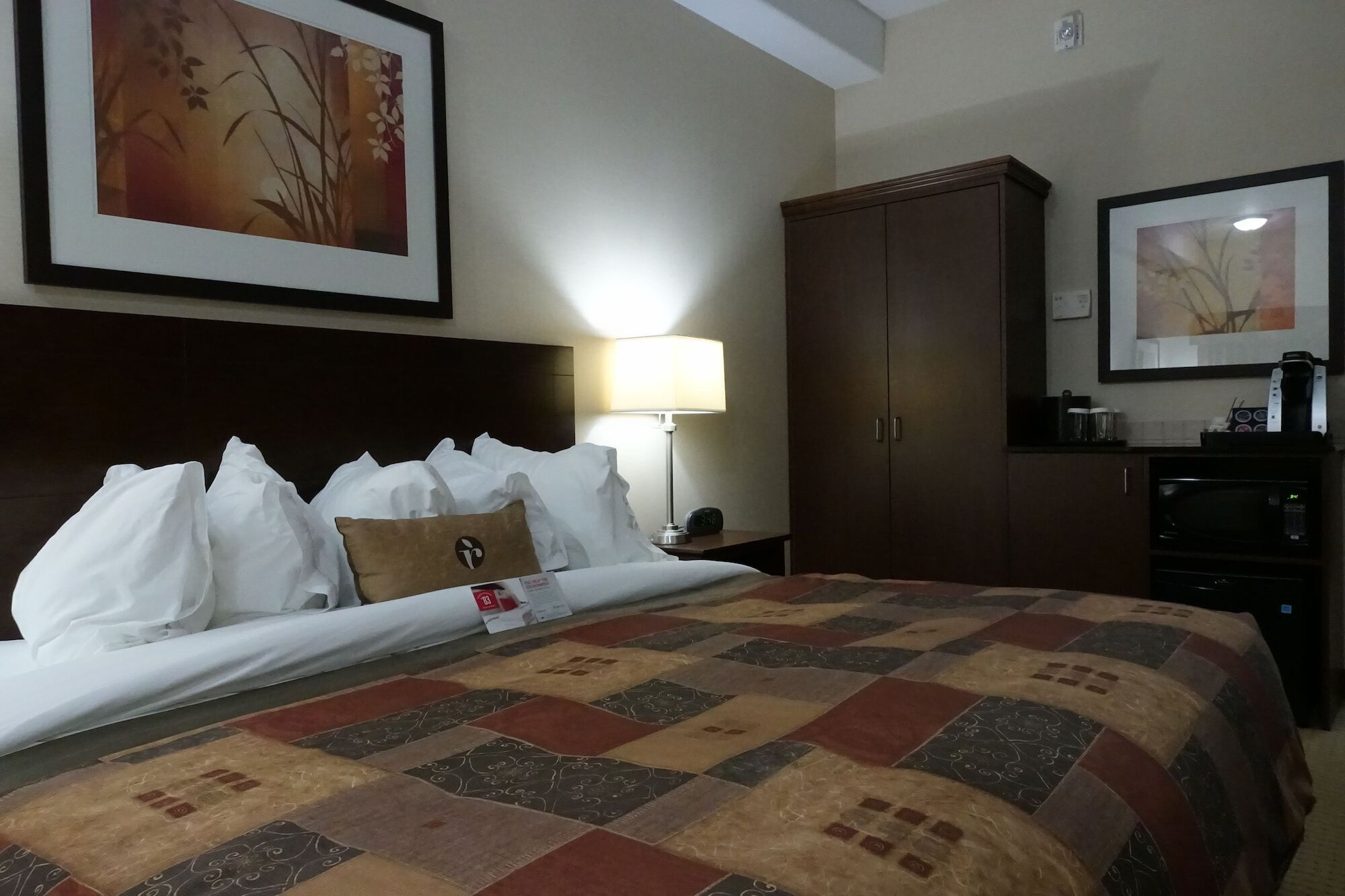 Ramada By Wyndham Weyburn Hotel Buitenkant foto